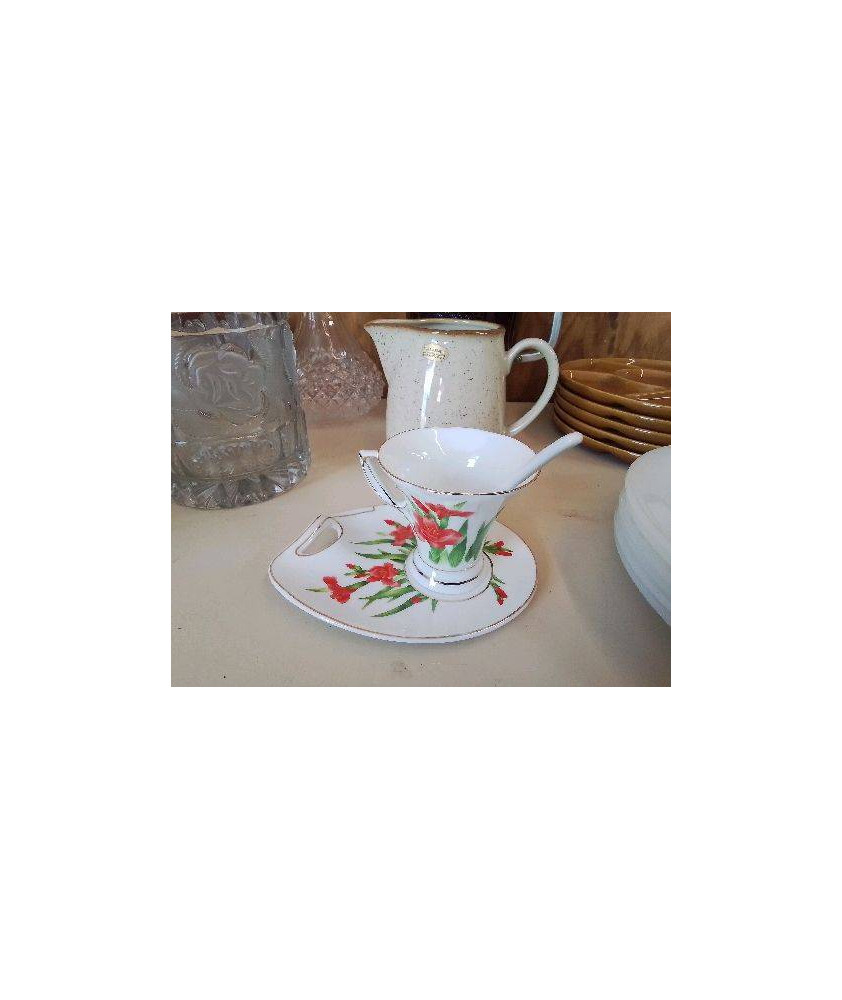 TASSE AVEC SOUCOUPE MOTIF FLEUR ROUGE 