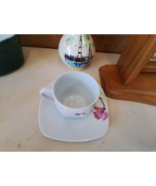 PETITE TASSE AVEC SOUCOUPE 
