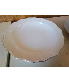 PLAT EN PORCELAINE 