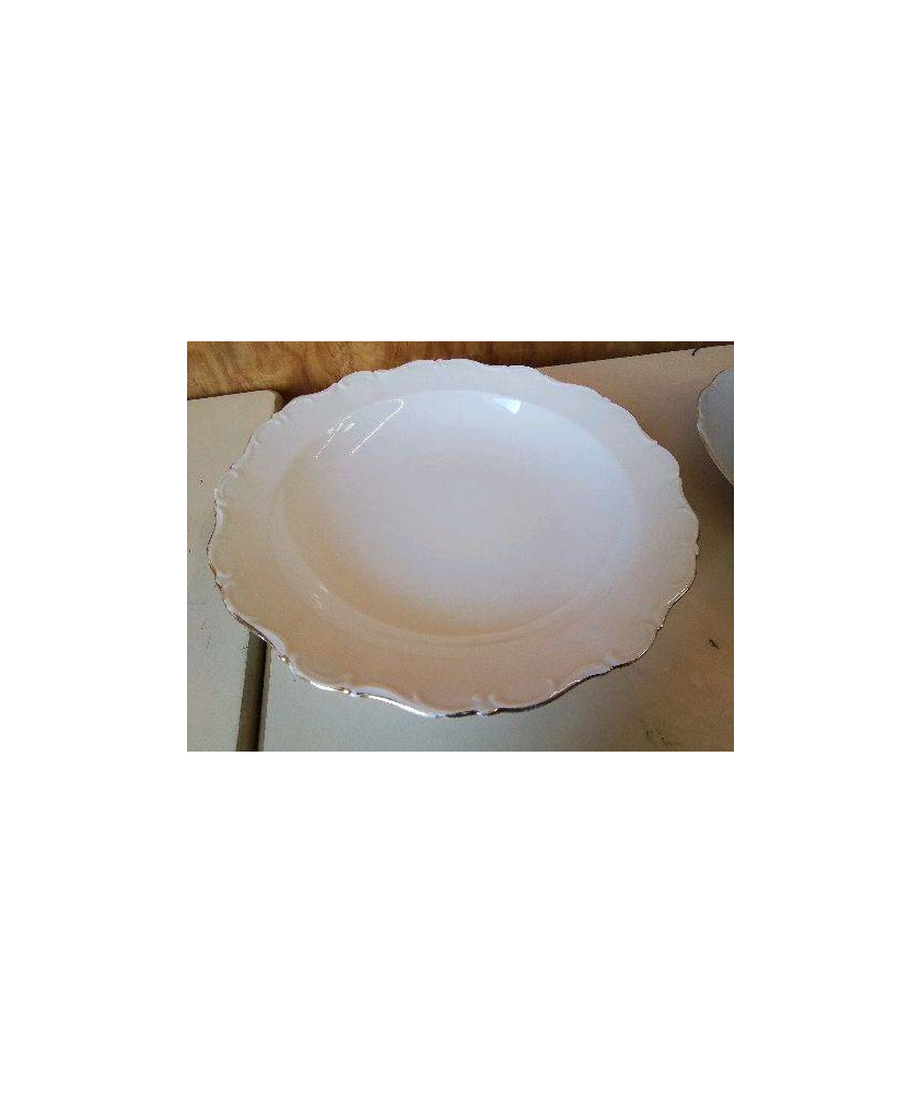 PLAT EN PORCELAINE 