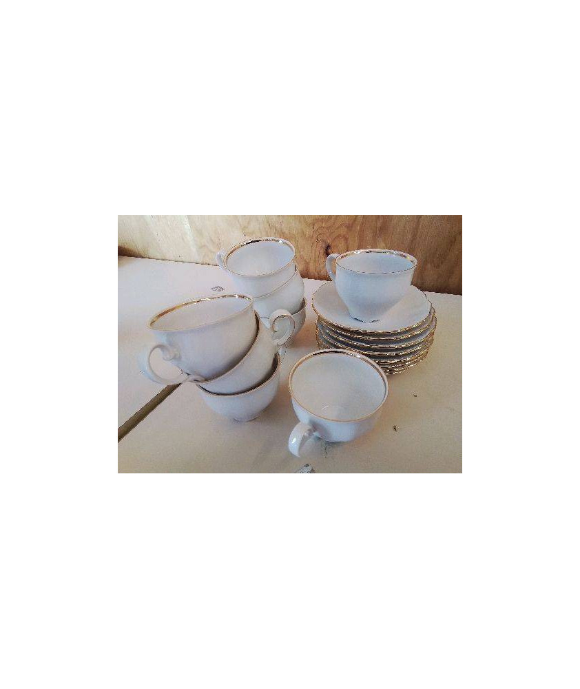 LOT DE 8 TASSES A CAFÉ AVEC SOUCOUPE 