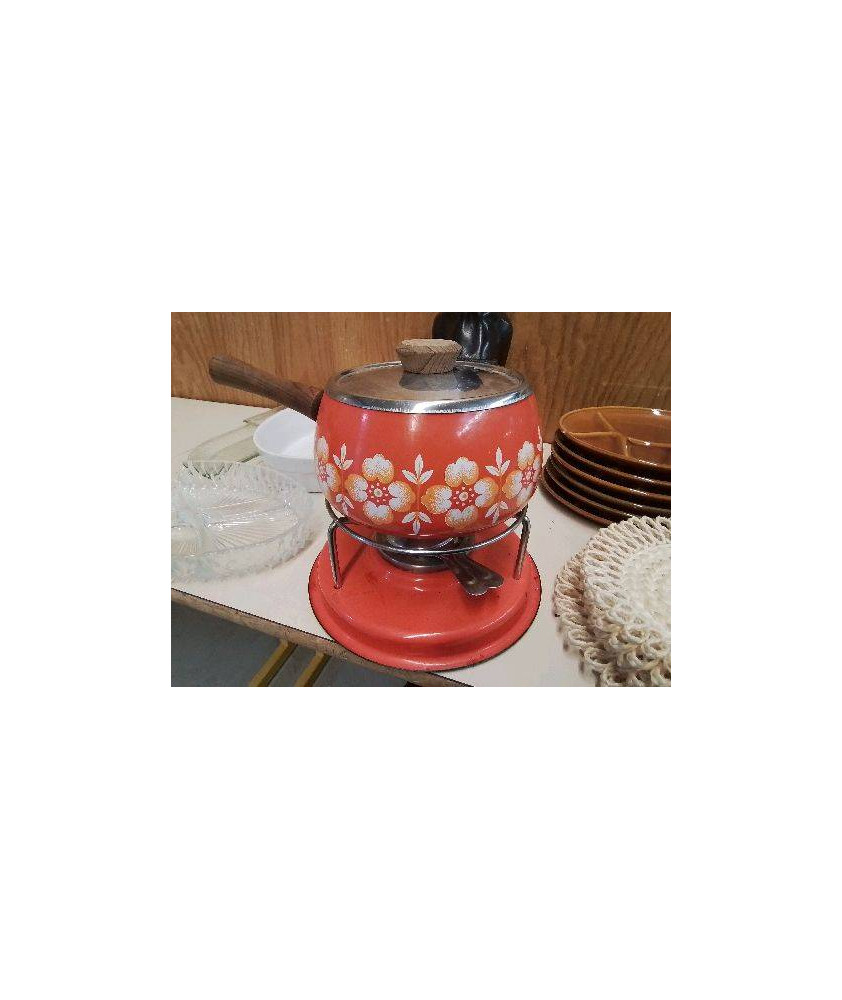 ENSEMBLE À FONDUE EN TAULE ÉMAILLÉE 