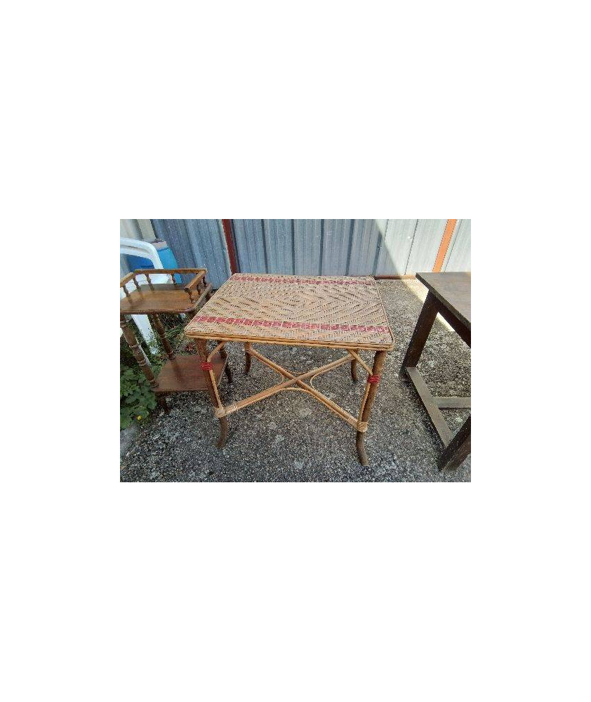TABLE EN ROTIN 