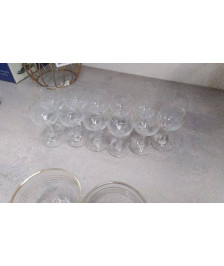 VERRES A LIQUEUR A PIED 