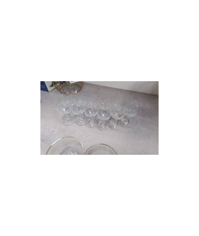 VERRES A LIQUEUR A PIED 