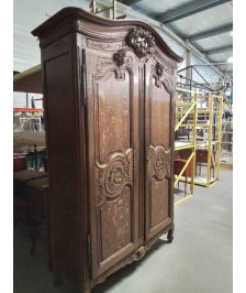 ARMOIRE DE MARIAGE CAUCHOISE CHÊNE SCULPTÉ AUX COLOMBES