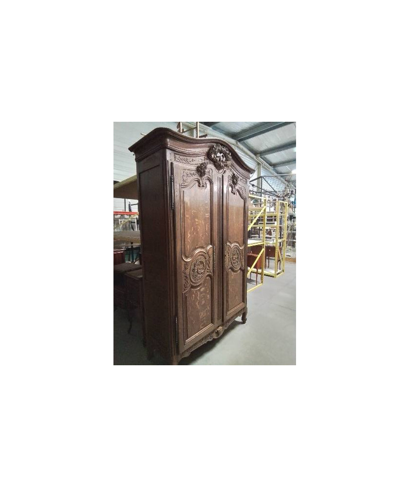ARMOIRE DE MARIAGE CAUCHOISE CHÊNE SCULPTÉ AUX COLOMBES ARMOIRE DE MARIAGE CAUCHOISE CHÊNE SCULPTÉ AUX COLOMBES