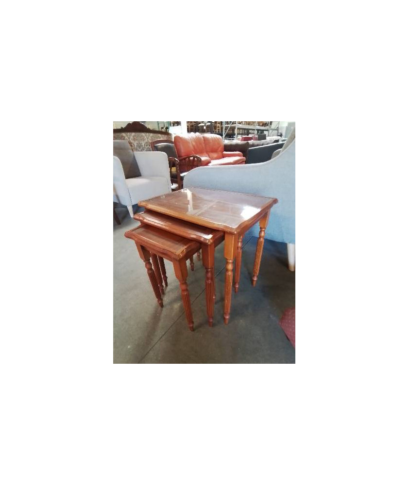 3 TABLES BASSES GIGOGNES BOIS CLAIR DESSUS PLATEAUX VERRE PIEDS CANNELES 3 TABLES BASSES GIGOGNES BOIS CLAIR DESSUS PLATEAUX VERRE PIEDS CANNELES
