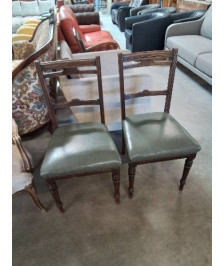 PAIRE DE CHAISES BOIS ASSISE CAPITONNÉ SKAÏ VERT PIEDS TOURNÉS 