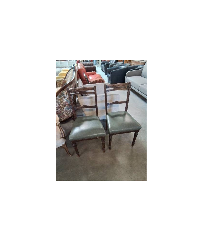 PAIRE DE CHAISES BOIS ASSISE CAPITONNÉ SKAÏ VERT PIEDS TOURNÉS 