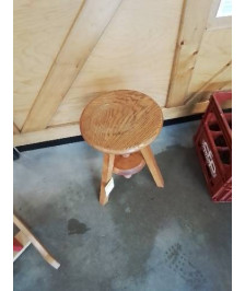 TABOURET A VIS BOIS CLAIR 