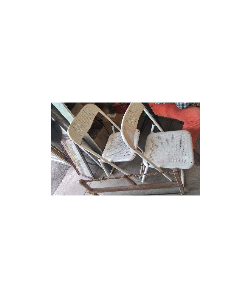 CHAISE PLIANTE METAL EN L’ETAT 