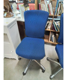 CHAISE DE BUREAU PIÈTEMENT MÉTAL CHROMÉ ASSISE ET DOSSIER TISSU BLEU KOHL 
