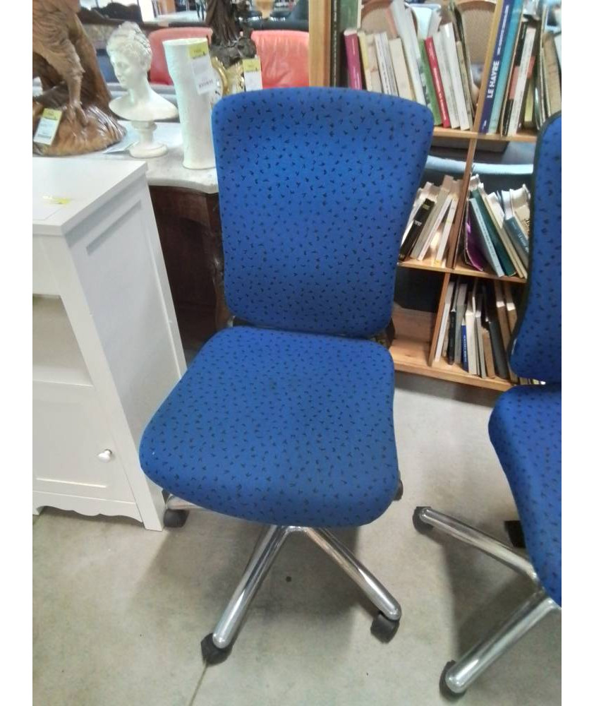 CHAISE DE BUREAU PIÈTEMENT MÉTAL CHROMÉ ASSISE ET DOSSIER TISSU BLEU KOHL 