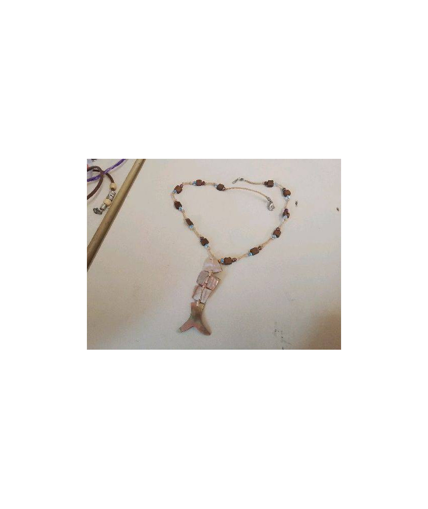 COLLIER AVEC DE LA NACRE