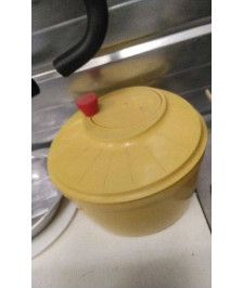 ESSOREUSE A SALADE JAUNE 