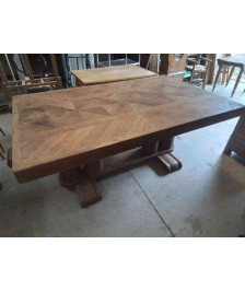 TABLE BRUTALISTE 