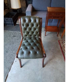 CHAISE ANGLAISE BOIS CAPITONNÉ CUIR VERT