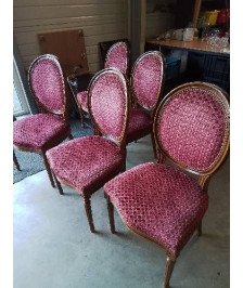 5 CHAISES MÉDAILLON ASSISE ET BOIS CAPITONNÉ TISSU ROUGE STYLE LOUIS XVI