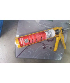 PISTOLET A MASTIC 