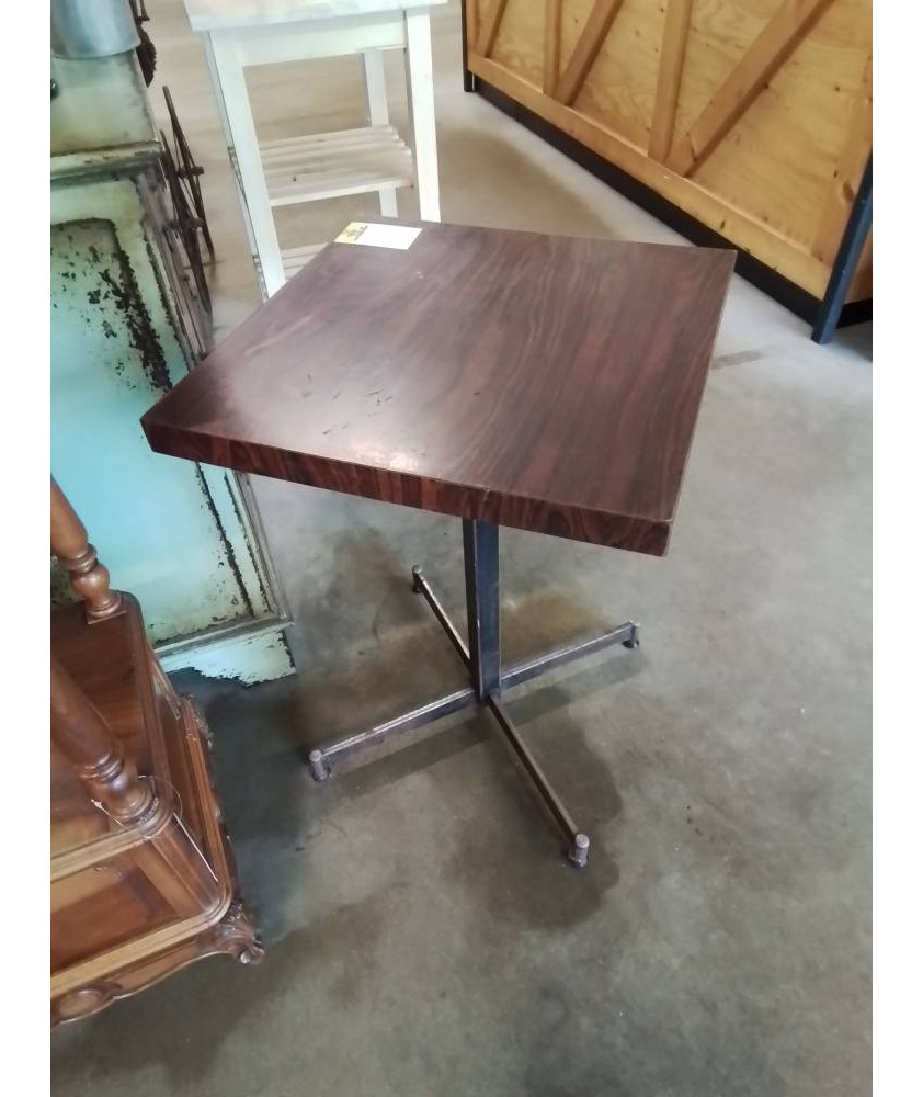TABLE CARRÉ BISTROT PIÈTEMENT MÉTAL PLATEAU BOIS EN L\'ÉTAT 