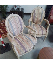 PAIRE DE FAUTEUILS LOUIS XVI MÉDAILLONS 