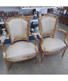 PAIRE DE FAUTEUILS LOUIS XVI DORÉS