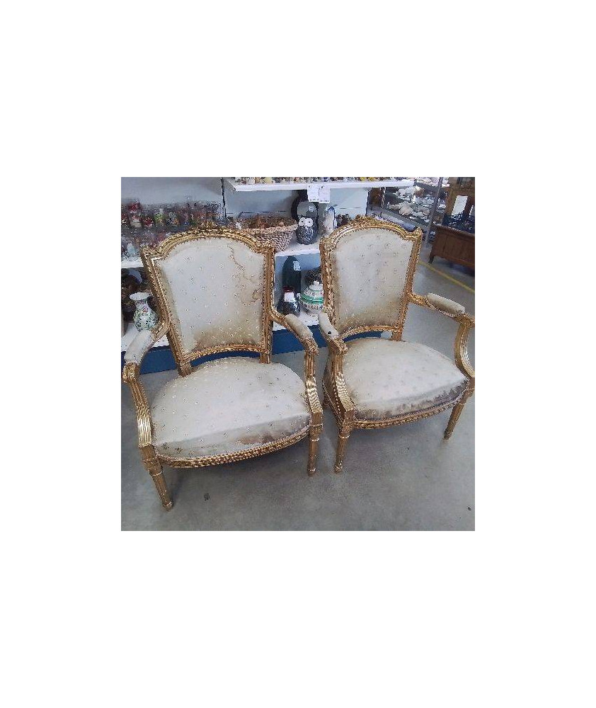 PAIRE DE FAUTEUILS LOUIS XVI DORÉS