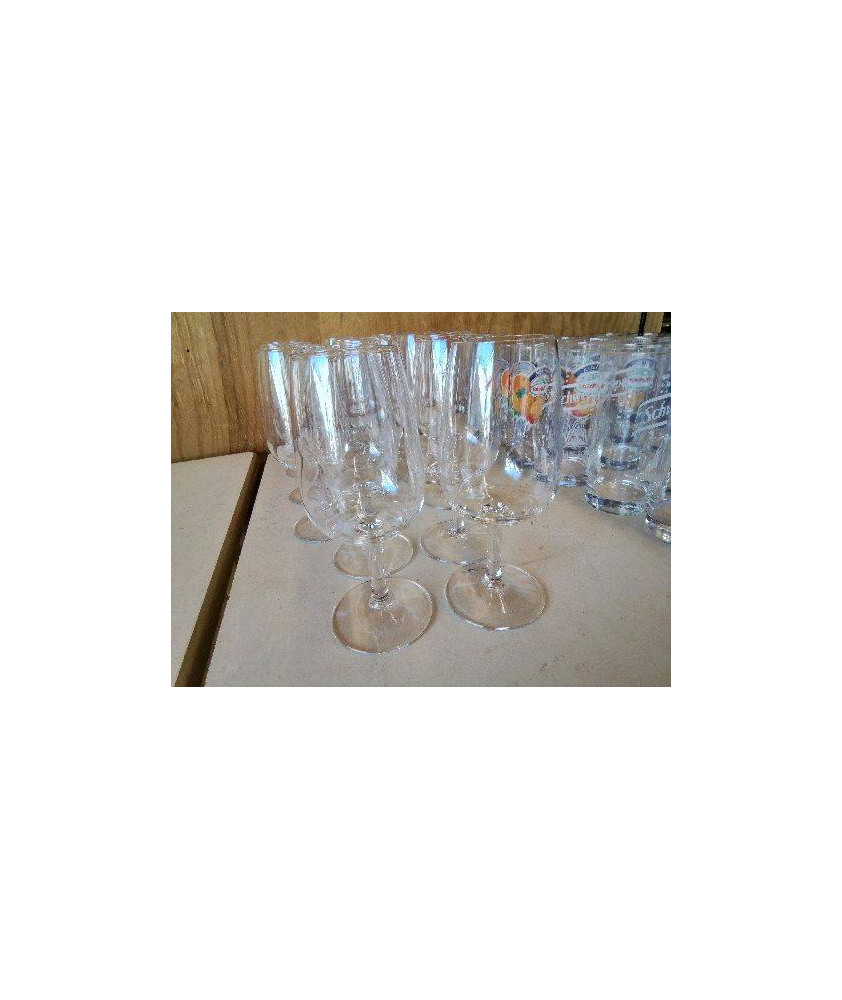 LOT DE 4 VERRES A PIEDS 