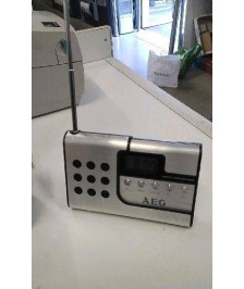 RADIO REVEIL AEG - PILES