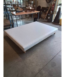 SOMMIER TAPISSER A LATTES AVEC  PIEDS BOIS CLAIR 140X190CM