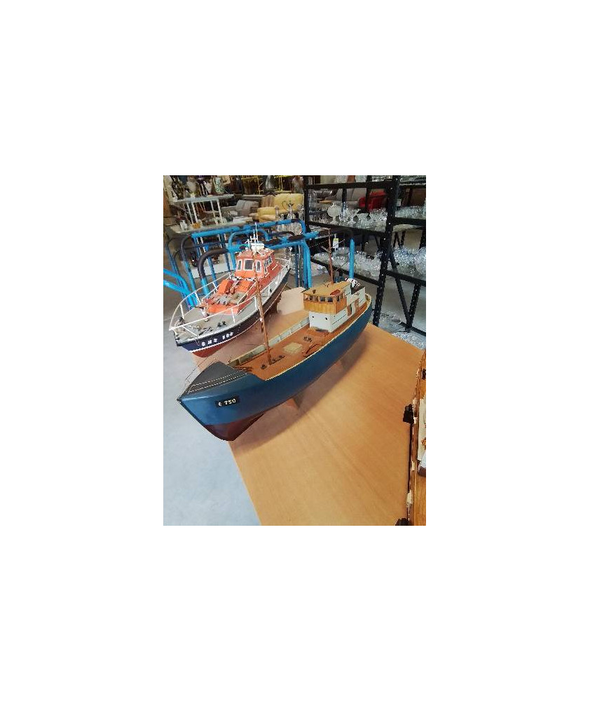 MAQUETTE BOIS CHALUTIER  PROGRESS E750 80X48X20CM