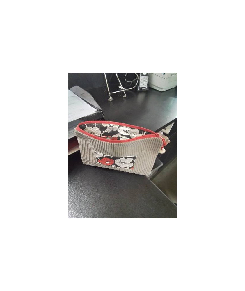 POCHETTE VELOURS TAUPE TISSUS FLEURS ROUGES