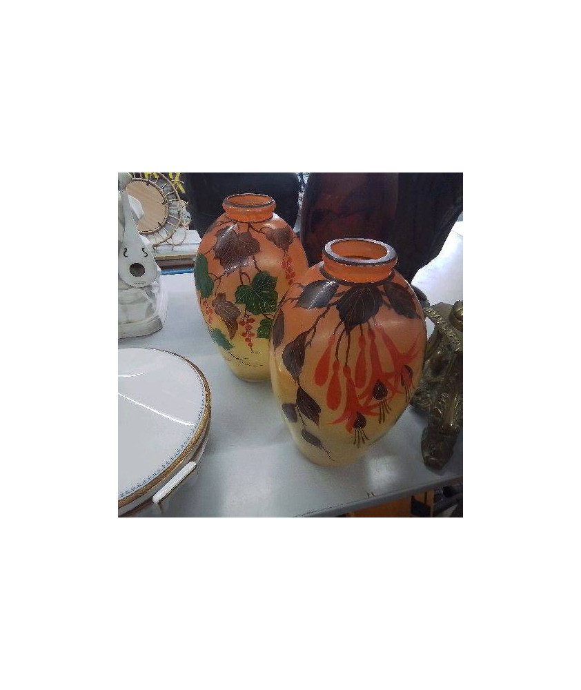 PAIRE DE VASES SIGNÉS