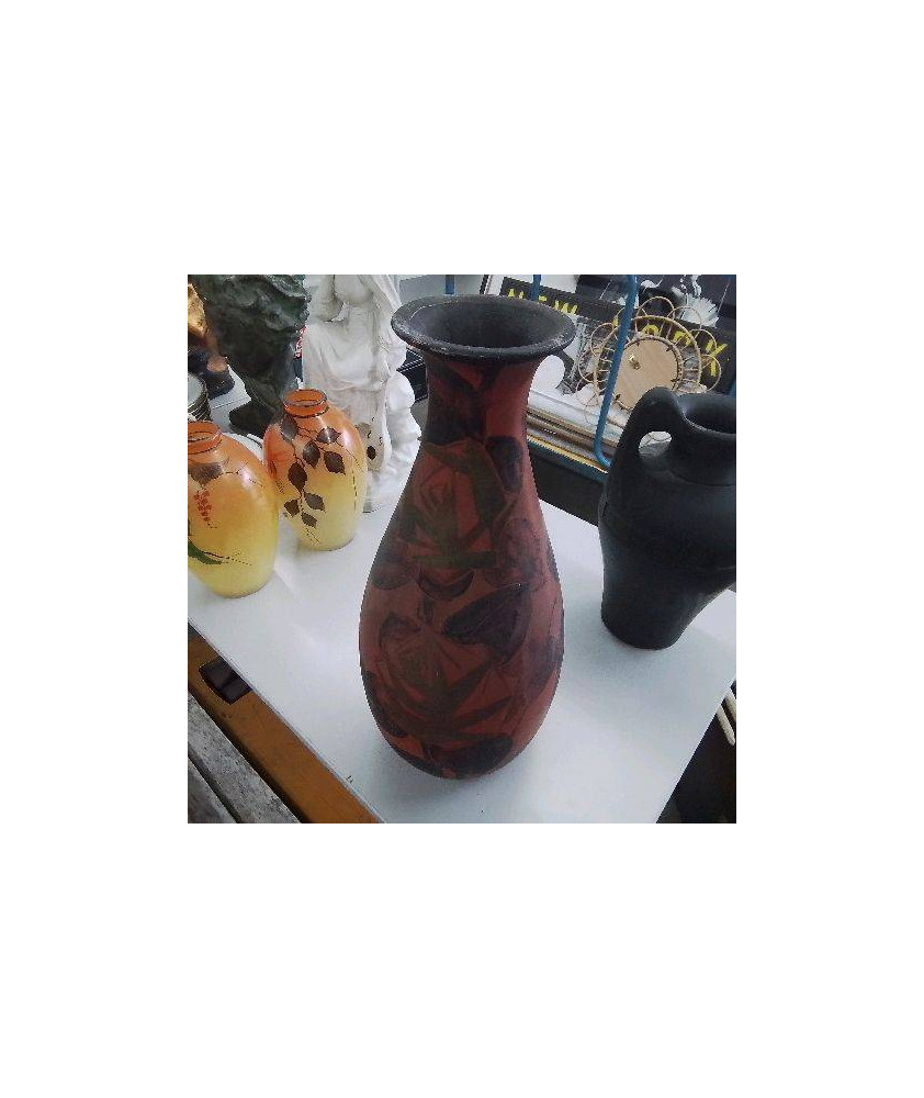 VASE ROUGE MOTIFS FEUILLES SIGNÉ 