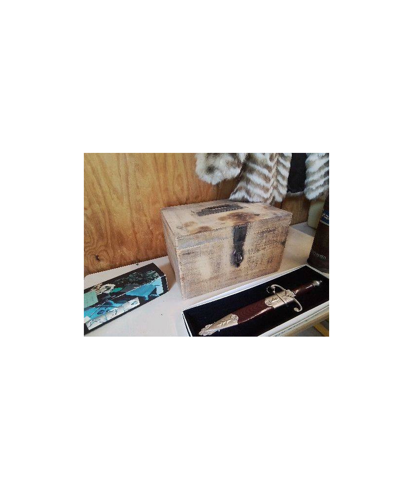 COFFRE EN BOIS ANCIEN