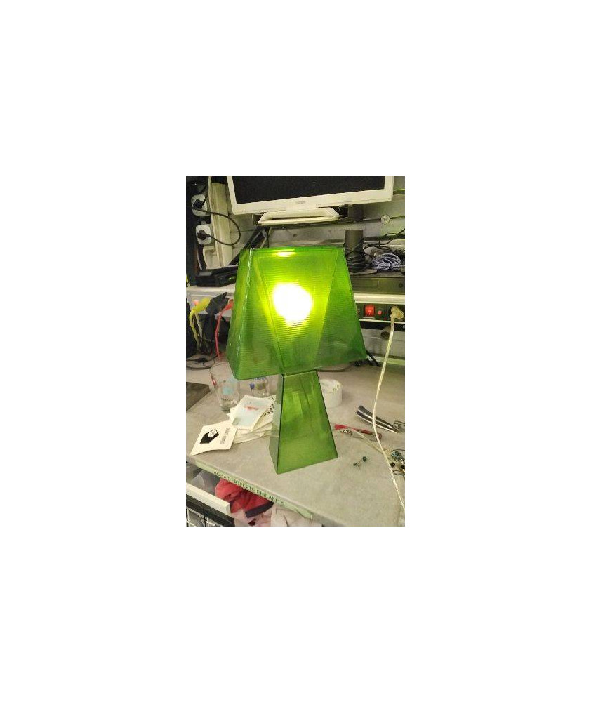 LAMPE DESIGN VERTE - PLASTIQUE 