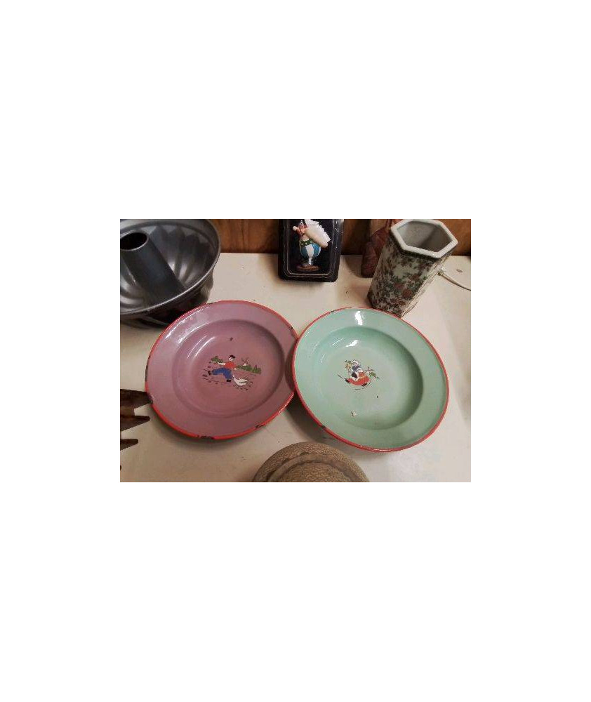 ASSIETTE EN TAULE ÉMAILLÉE 