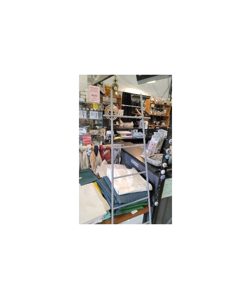 ECHELLE GRISE PORTE SERVIETTES 
