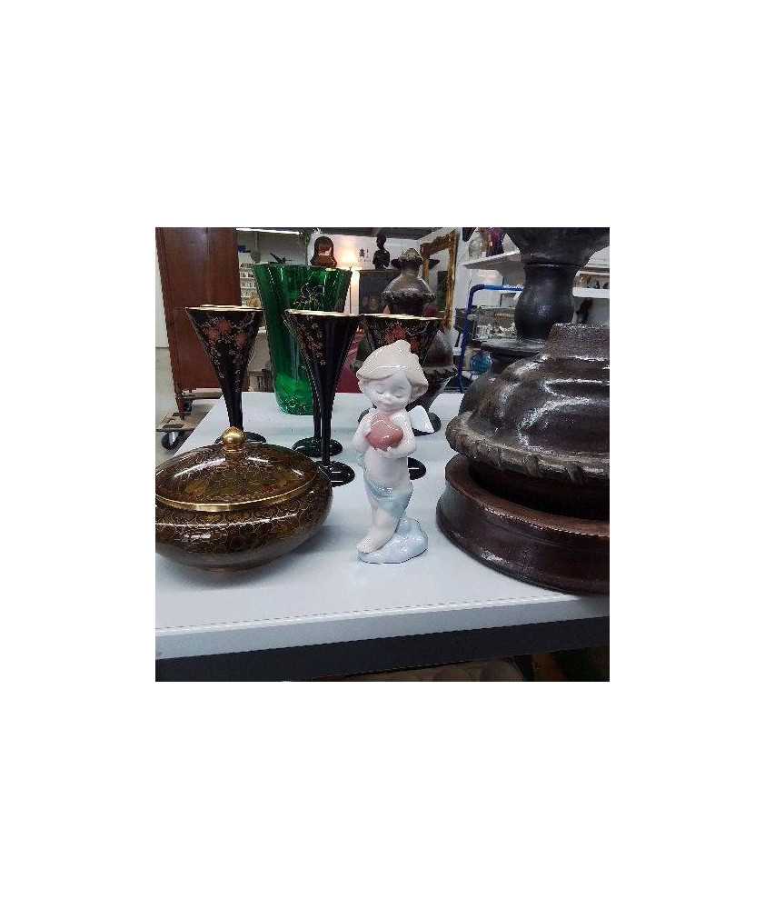 STATUETTE 