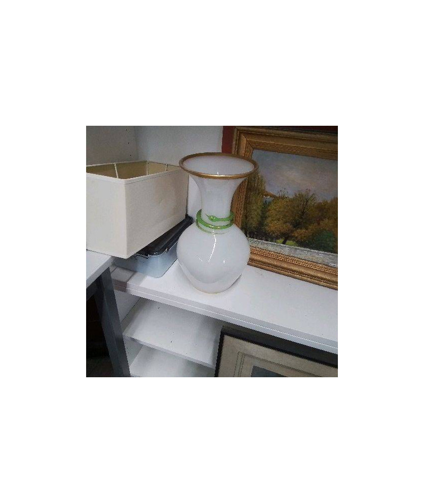 VASE OPALINE