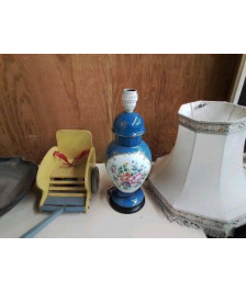 LAMPE BLEU AVEC MOTIF FLORAL 
