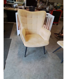 FAUTEUIL VELOURS JAUNE PIEDS MÉTAL NOIR