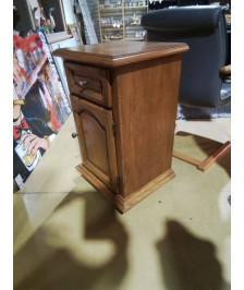 PETIT MEUBLE D’APPOINT EN CHENE 
