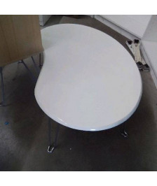 TABLE BLANCHE FORME HARICOT PIEDS PLIABLES 