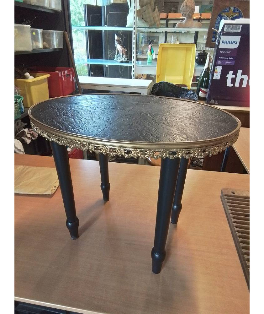 TABLE BASSE OVALE BOIS NOIR CONTOUR MÉTAL DORÉ 