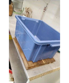 CAISSE PLASTIQUE BLEUE 