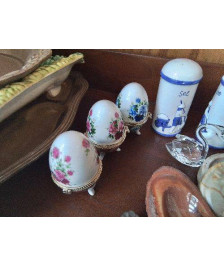 OEUFS EN PORCELAINE 