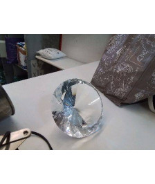 PRESSE PAPIER EN FORME DE DIAMANT 