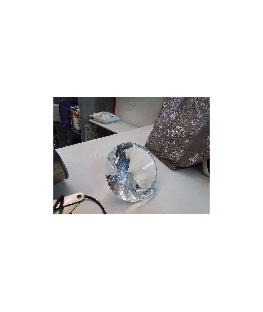 PRESSE PAPIER EN FORME DE DIAMANT 